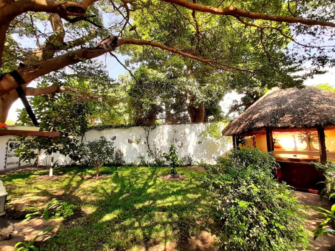 Casa Hotel Sinkiling Gambia Серекунда Екстер'єр фото