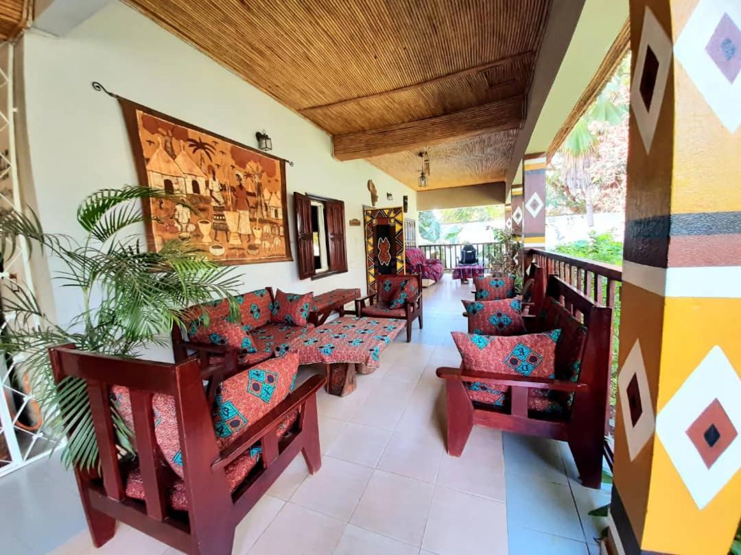 Casa Hotel Sinkiling Gambia Серекунда Екстер'єр фото
