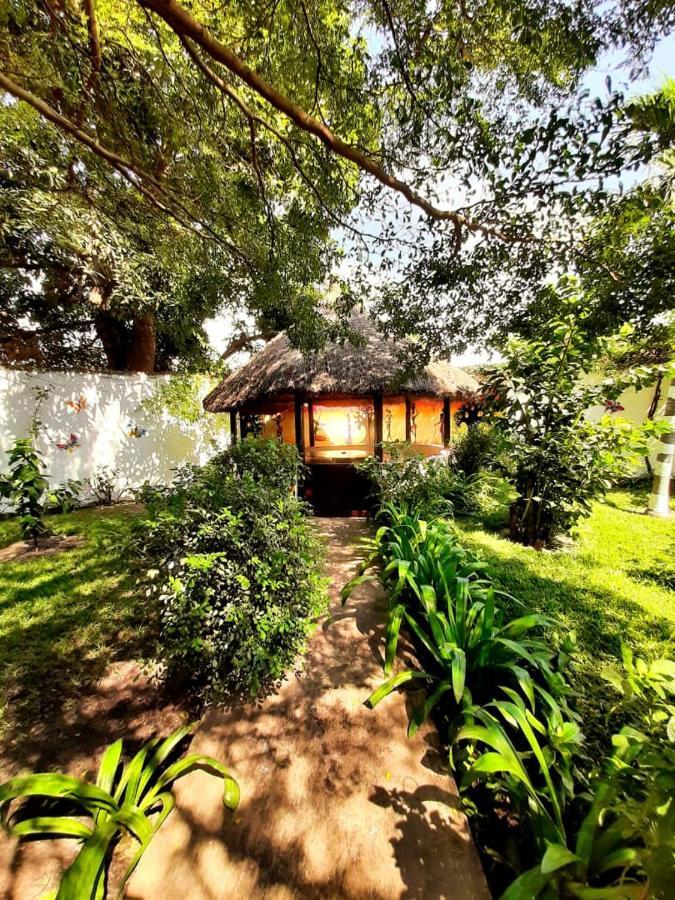 Casa Hotel Sinkiling Gambia Серекунда Екстер'єр фото