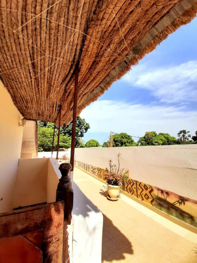 Casa Hotel Sinkiling Gambia Серекунда Екстер'єр фото