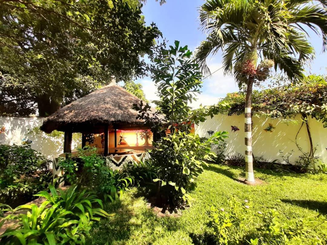 Casa Hotel Sinkiling Gambia Серекунда Екстер'єр фото