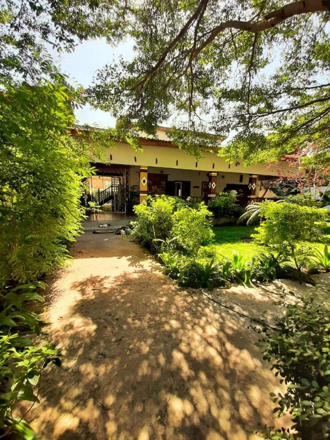 Casa Hotel Sinkiling Gambia Серекунда Екстер'єр фото