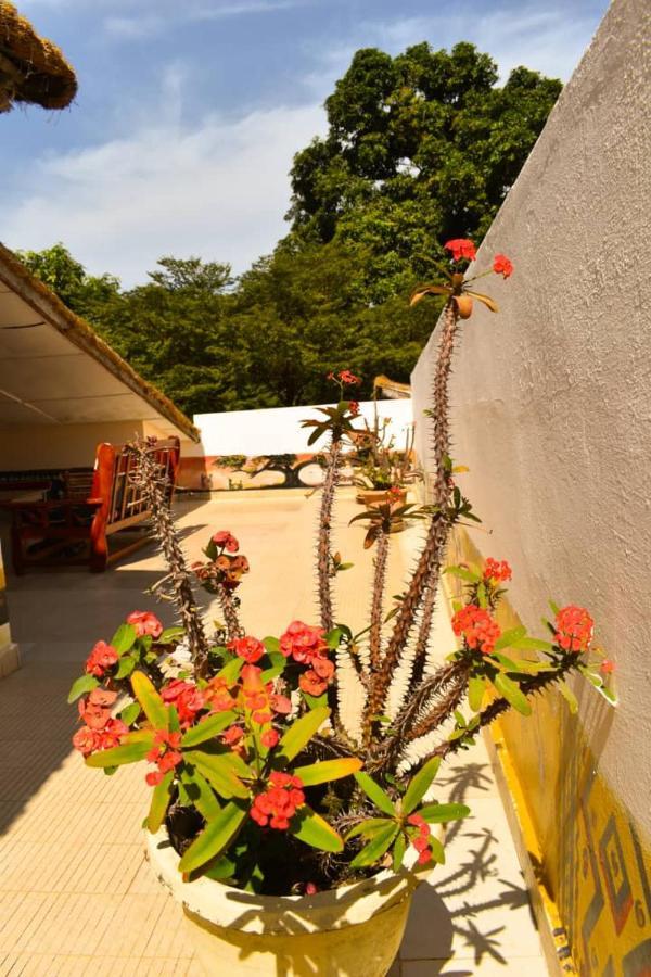 Casa Hotel Sinkiling Gambia Серекунда Екстер'єр фото