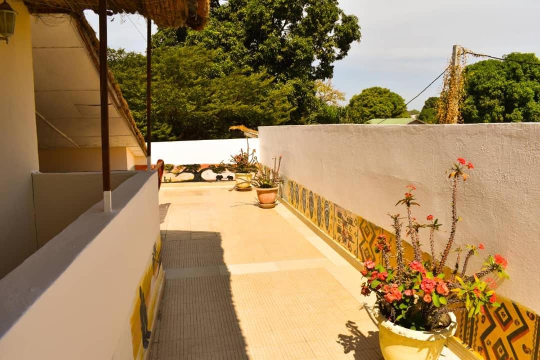 Casa Hotel Sinkiling Gambia Серекунда Екстер'єр фото