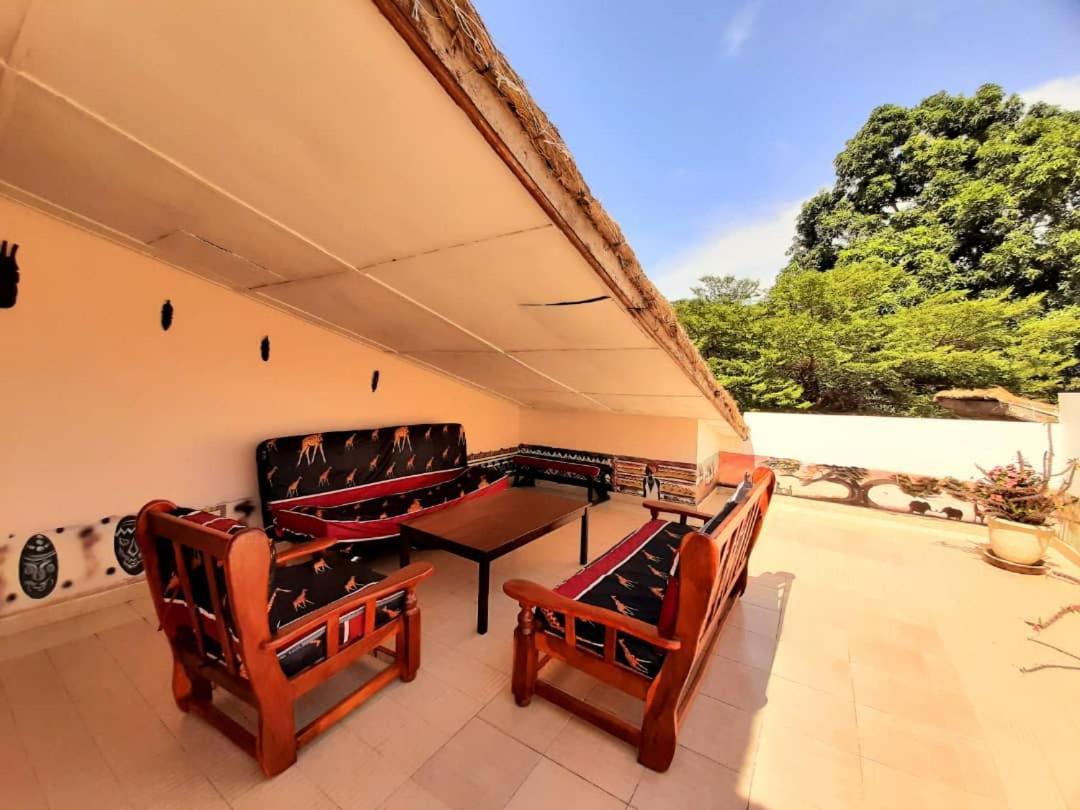 Casa Hotel Sinkiling Gambia Серекунда Екстер'єр фото