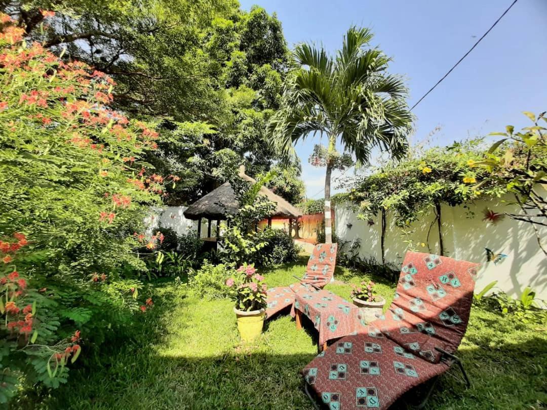 Casa Hotel Sinkiling Gambia Серекунда Екстер'єр фото