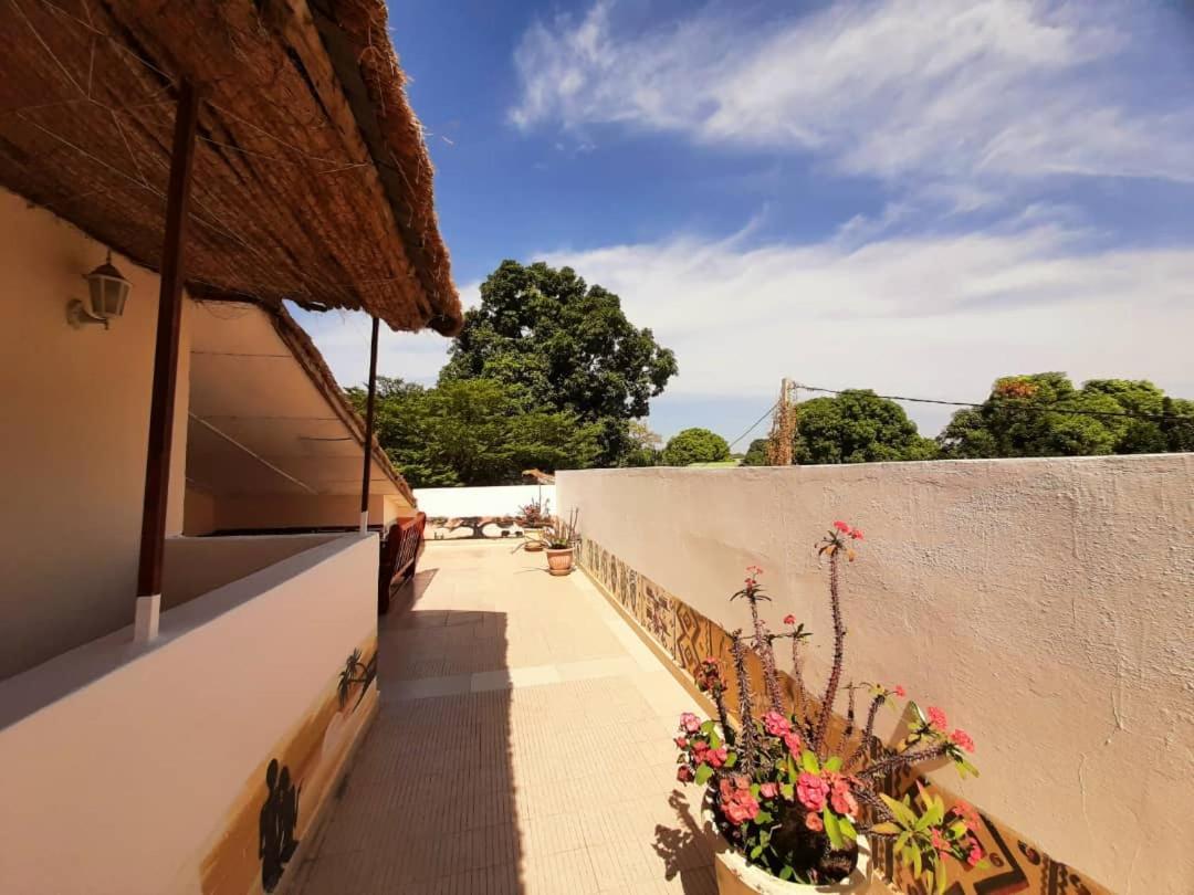 Casa Hotel Sinkiling Gambia Серекунда Екстер'єр фото