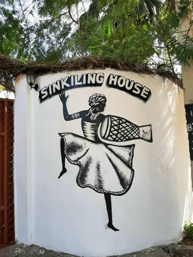 Casa Hotel Sinkiling Gambia Серекунда Екстер'єр фото