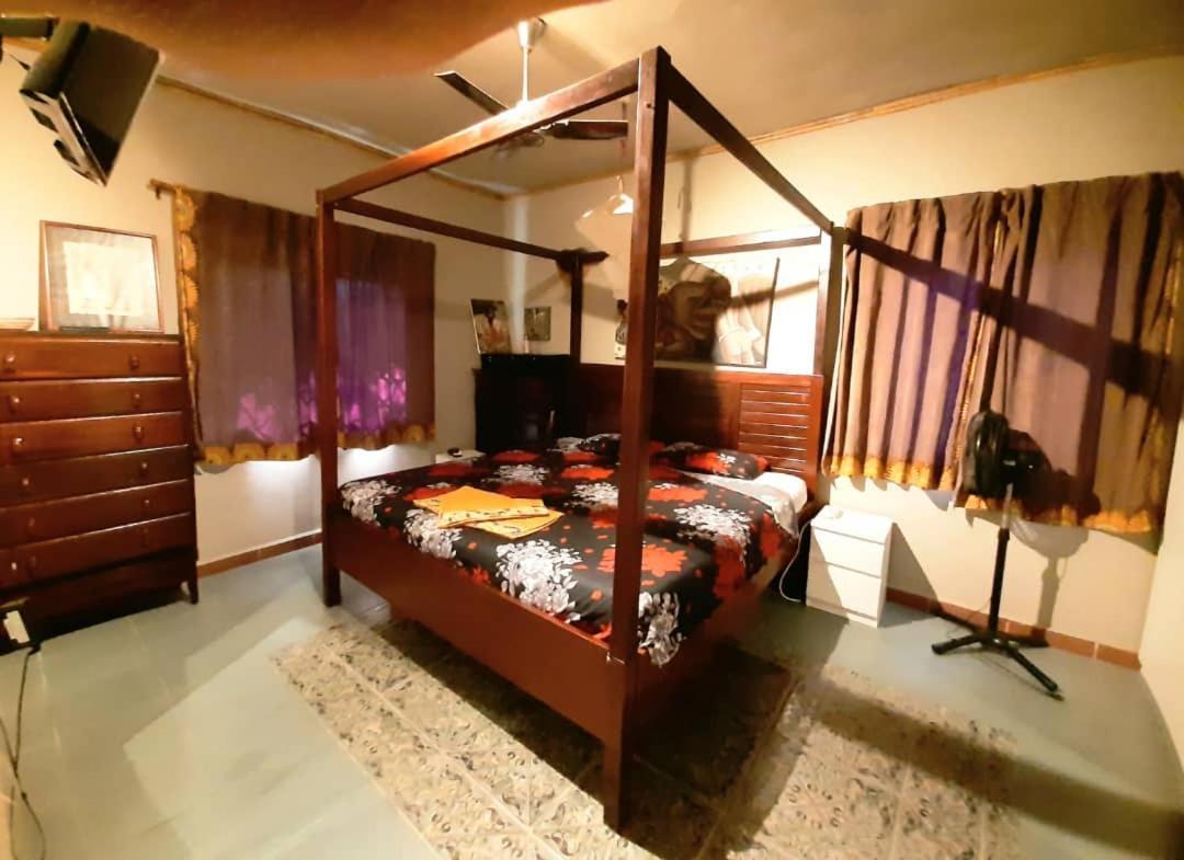 Casa Hotel Sinkiling Gambia Серекунда Екстер'єр фото