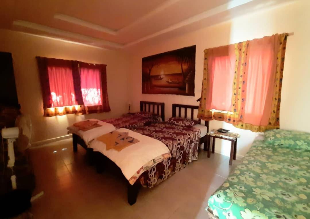 Casa Hotel Sinkiling Gambia Серекунда Екстер'єр фото
