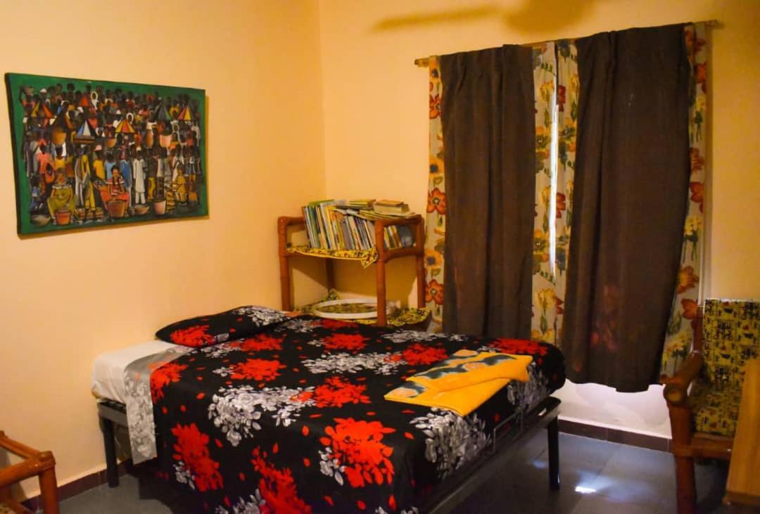 Casa Hotel Sinkiling Gambia Серекунда Екстер'єр фото