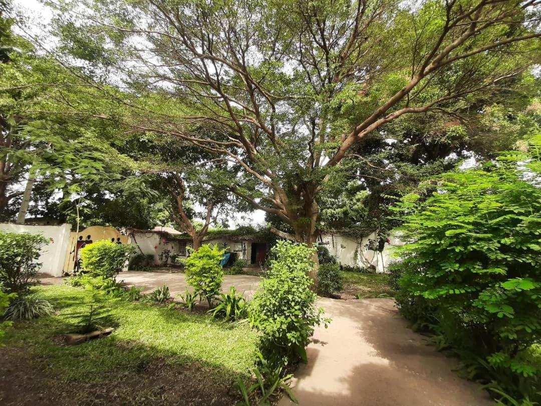 Casa Hotel Sinkiling Gambia Серекунда Екстер'єр фото