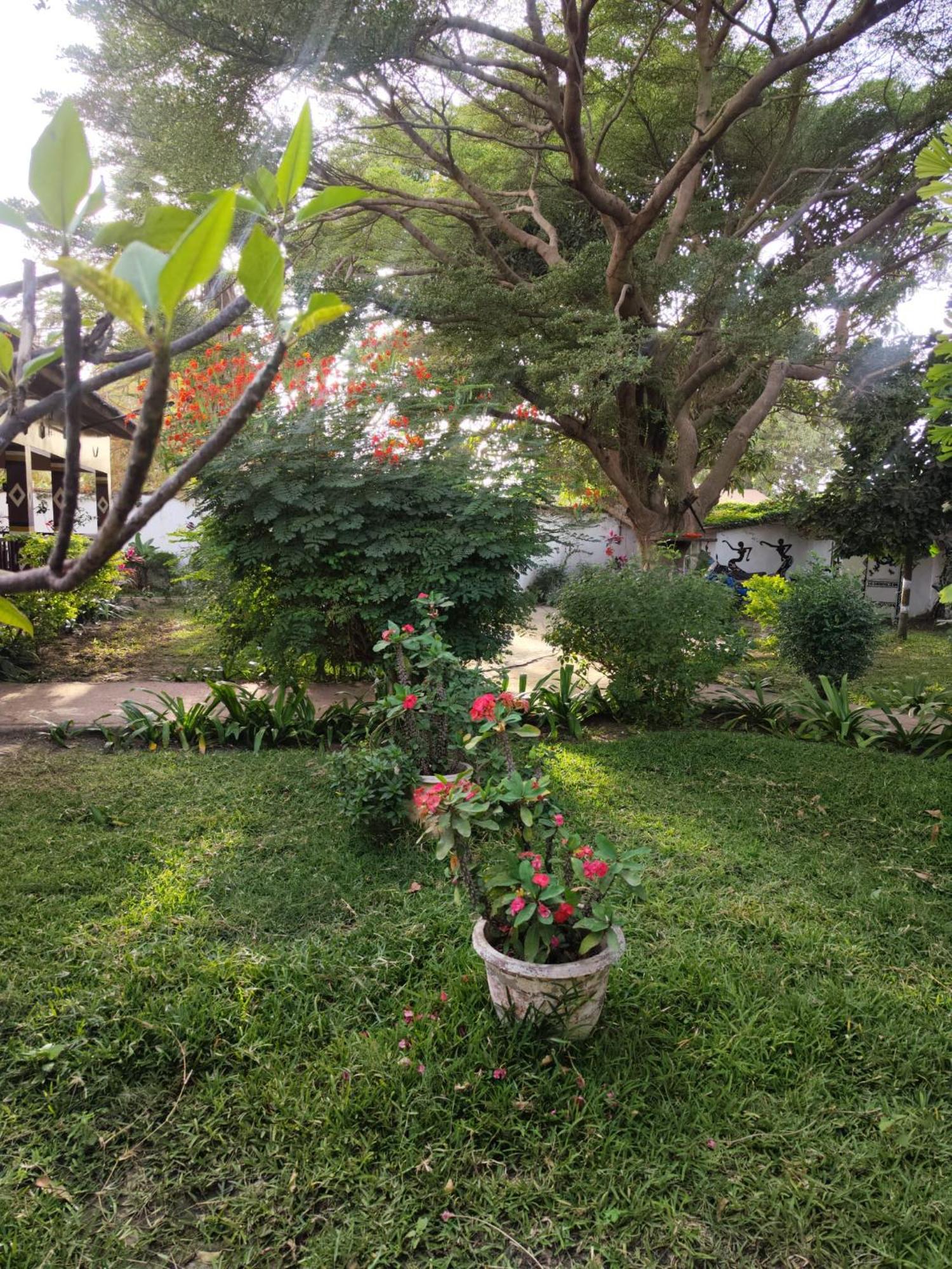 Casa Hotel Sinkiling Gambia Серекунда Екстер'єр фото